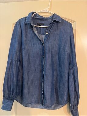 Banana Republic Lightweight Chambray Shirt in Blue